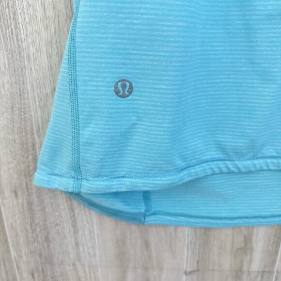 Lululemon Run Catch Me Tank Top Women Size 4 Stripe Angle Blue Non-Padded Gym - Picture 4 of 11